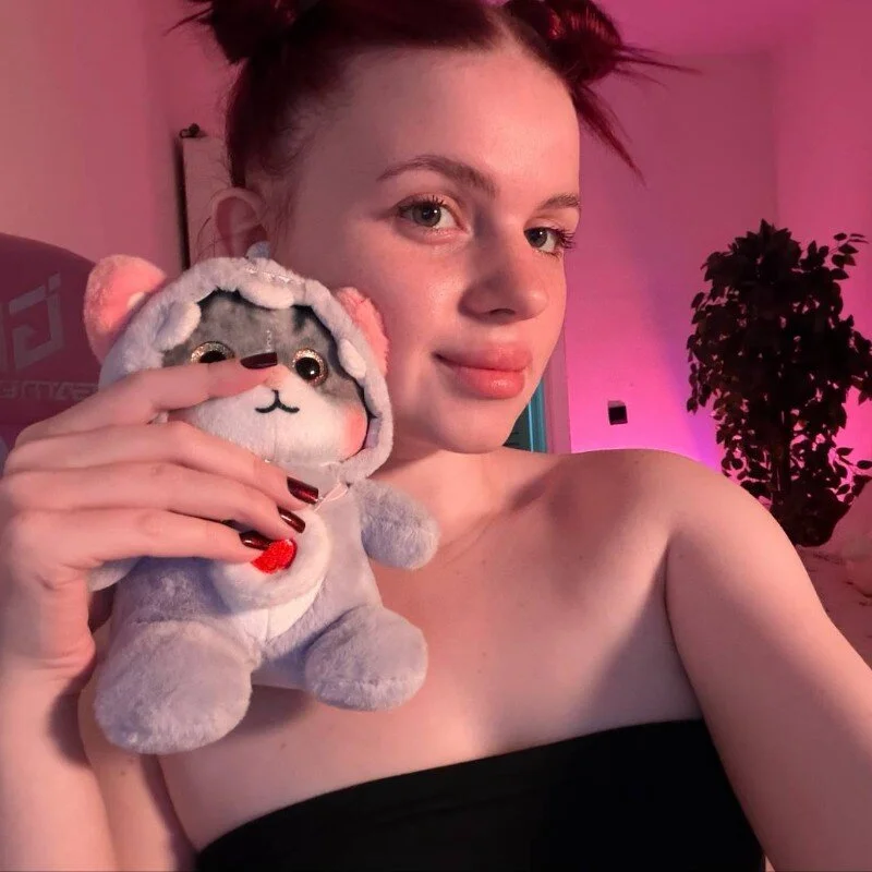 cuteshy profile photo