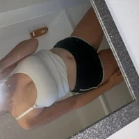 poppyleigh's Profile Pic