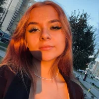 molly_starr's Profile Pic