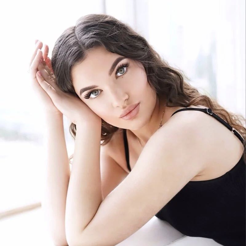 YourLolaBunny live cam profile