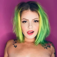 bratfacebetty's Profile Pic