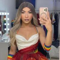Megan2077 Adlı Modelin Avatarı