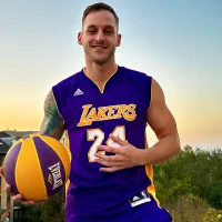 Aarondiamond's Profile Pic