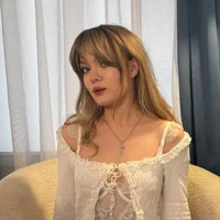 _alice_bloom_'s Avatar Pic