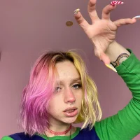 emmalovespink Φωτ, Προφίλ