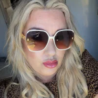 Candy-CurvesX's Avatar Pic