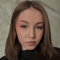 EdnaAdamse Φωτ, Προφίλ