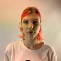 JeanHolmes Φωτ, Προφίλ