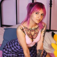 neon_april's Profile Pic