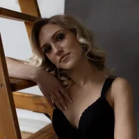 -Chloe's Profile Pic