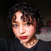 Esthers-8 Poză de profil