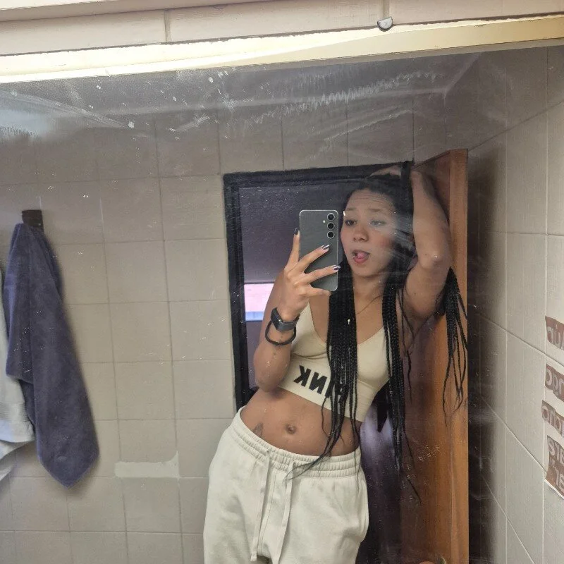 Laurakail_wan