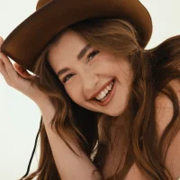 Slika avatara modela LureOfEva