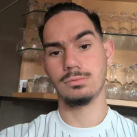 nikos23u18's Profile Pic