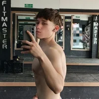 Logan_sixxer Adlı Modelin Avatarı