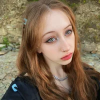 ArlettaDeluna Φωτ, Προφίλ