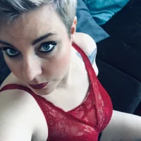 Hot_Elli's Profile Pic