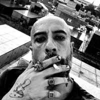 EvilOliveira Φωτ, Προφίλ