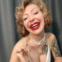 Agata_Poison Φωτ, Προφίλ