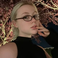 Gambar Profil Violet_Willis