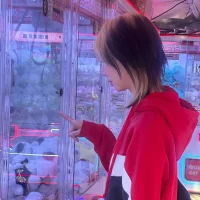 MoonVelour999 Adlı Modelin Avatarı