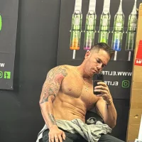 Rleon28's Profile Pic