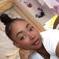 CassiieLondon Φωτ, Προφίλ