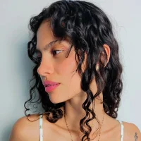 Gambar Profil Chloe-Tender