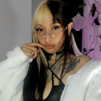 HollyHudsonn's Avatar Pic