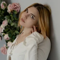 Evie_Vall's Avatar Pic