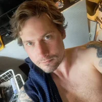 Johnnyholland123's Profile Pic