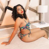 LindaLowe's Profile Pic