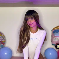 OnlyBabyJuliet Φωτ, Προφίλ