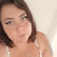 Curvy-Milf-Eden