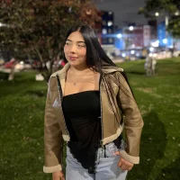 aly-v's Profile Pic