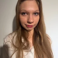 AnnaAlmos's Profile Pic