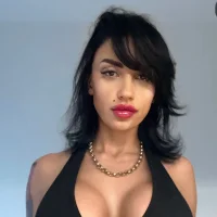 IzabelaTessa Adlı Modelin Avatarı