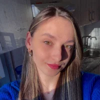 Poly_Falkony Φωτ, Προφίλ