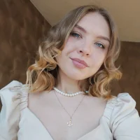 KateWhitev's Profile Pic