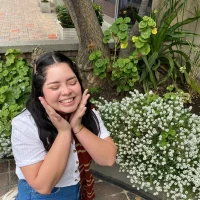 Tina_Blue Adlı Modelin Avatarı