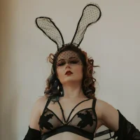 NeonMelanie's Offline Chat Room