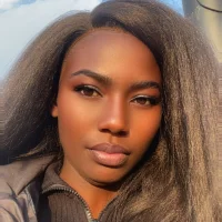 SleChocolatefever30 Adlı Modelin Avatarı