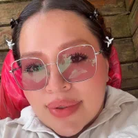 Lovelipsbig Adlı Modelin Avatarı