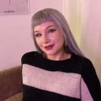 Only_Emilia Φωτ, Προφίλ