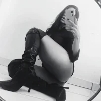 Taliiasexys' Offline Chat Room