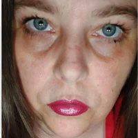 Courtney_KinkyHousewife webcam