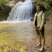 Bruce_Wayne9 Adlı Modelin Avatarı