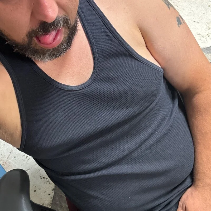 tank32s profile photo