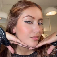 Vitta_queen_r