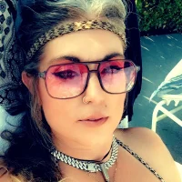 IRIDESCENTGLOW's Profile Pic